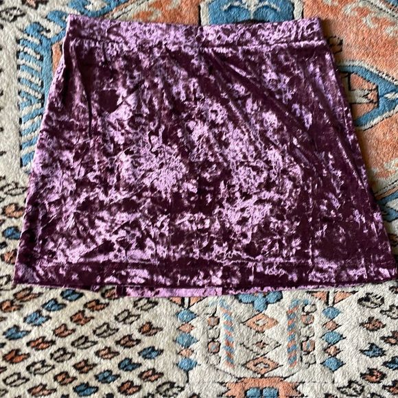 Abound Velour Mini Skirt Burgundy Stem - Picture 3 of 3